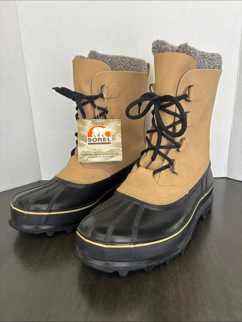 Sorel Caribu men’s 10 Black and Tan Waterproof Lace-Up Winter snow  Boots